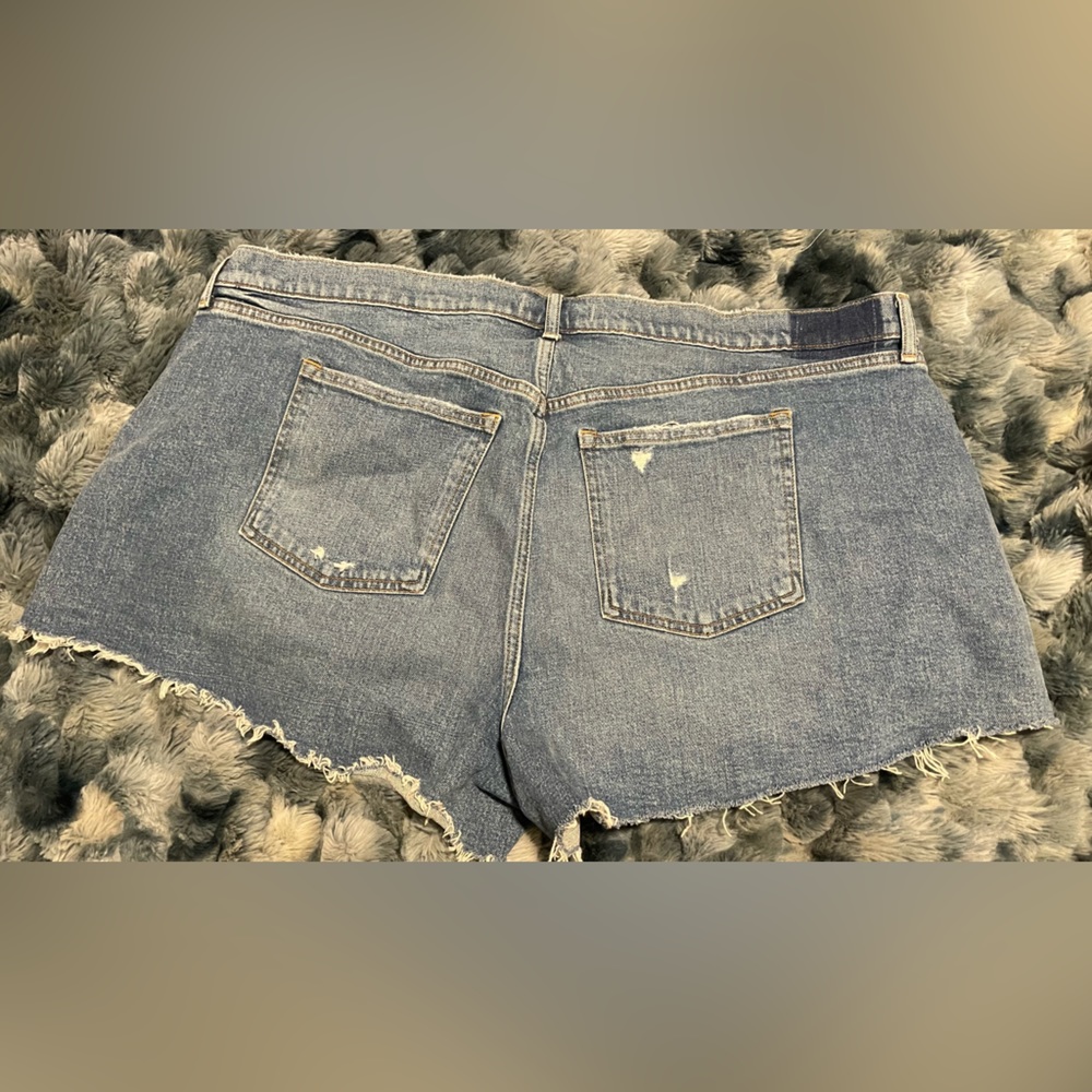 New Mid Rise Mom Short - Picture 4 of 4
